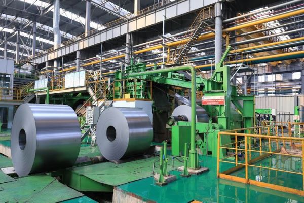 Hladno valjana črna tuljena tuljava